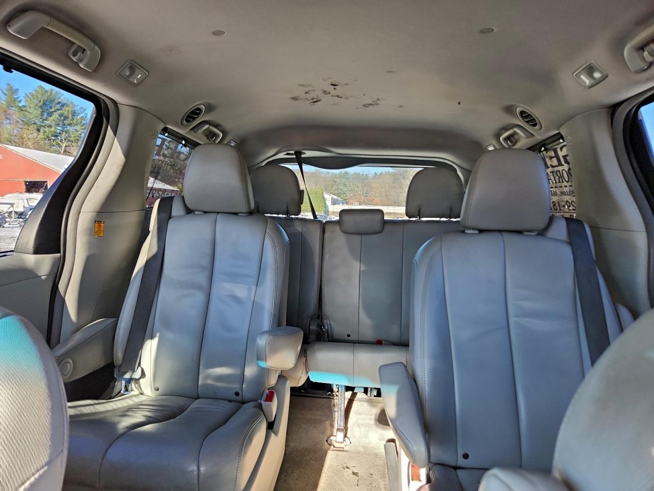 2013 TOYOTA SIENNA XLE 7-PASSENGER photo 28