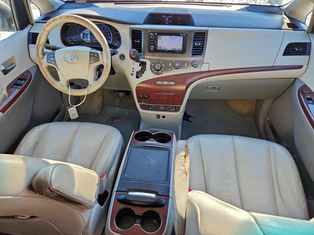 2013 TOYOTA SIENNA XLE 7-PASSENGER photo 22