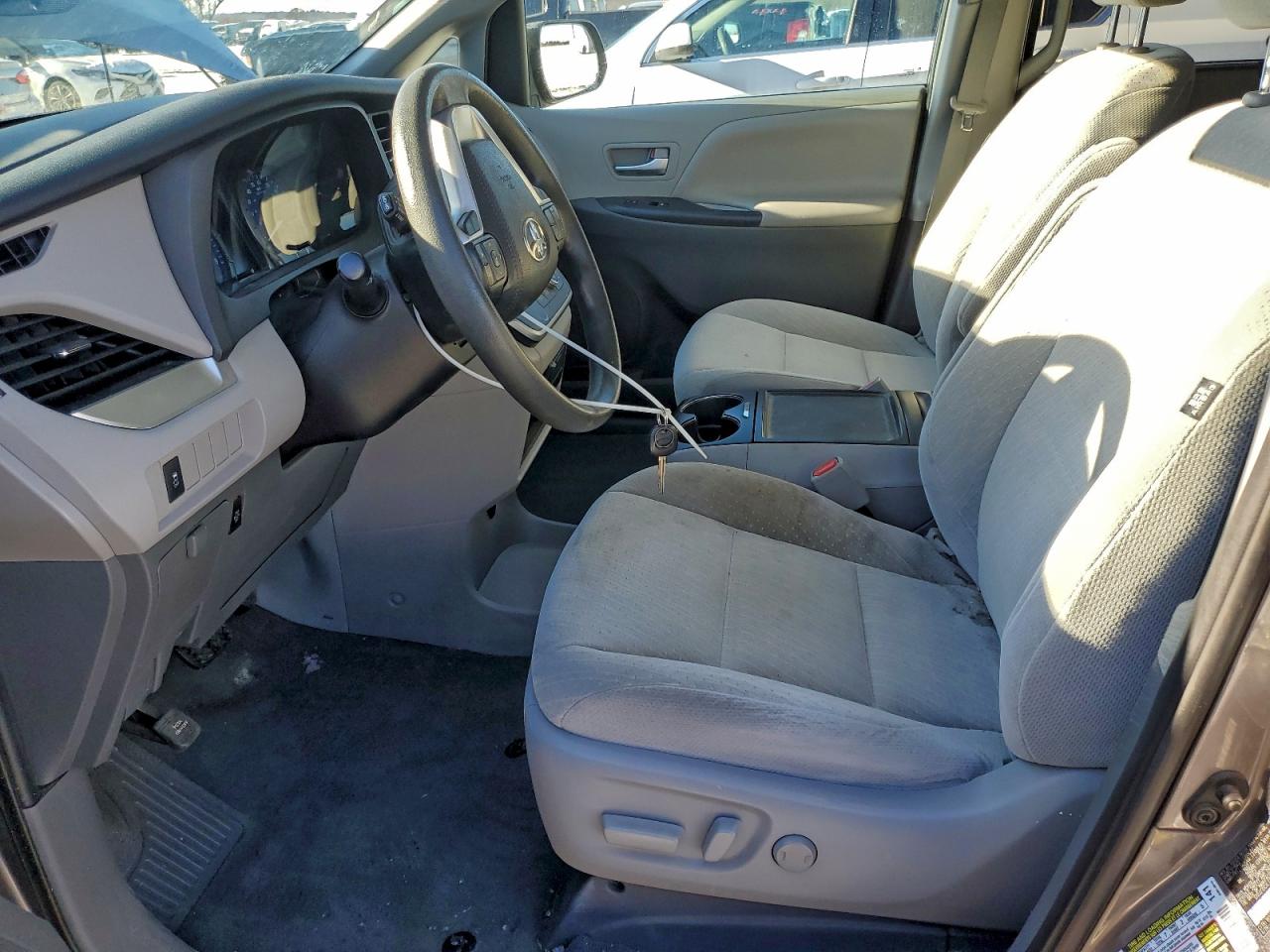2020 TOYOTA SIENNA LE photo 7