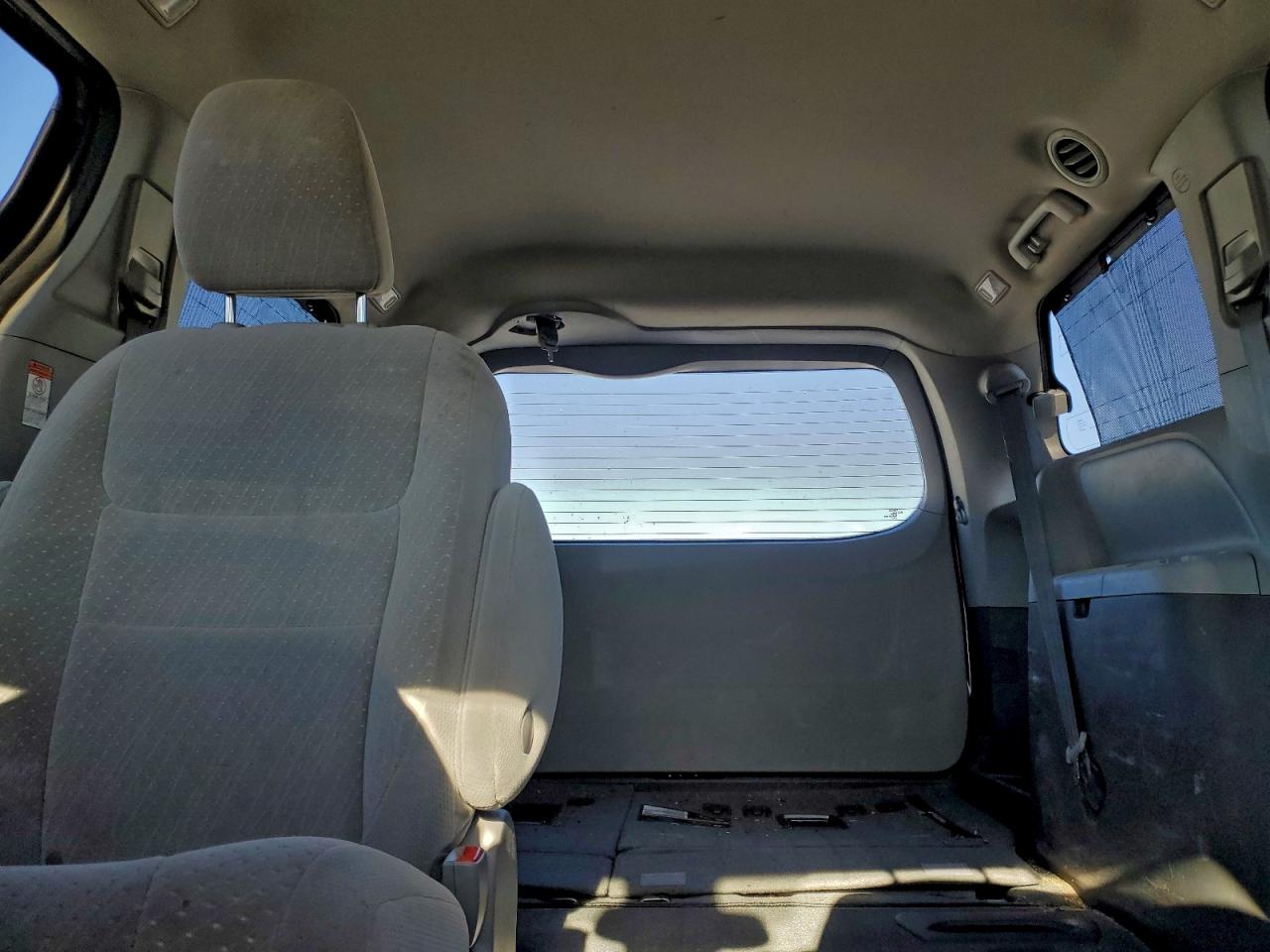 2020 TOYOTA SIENNA LE photo 10