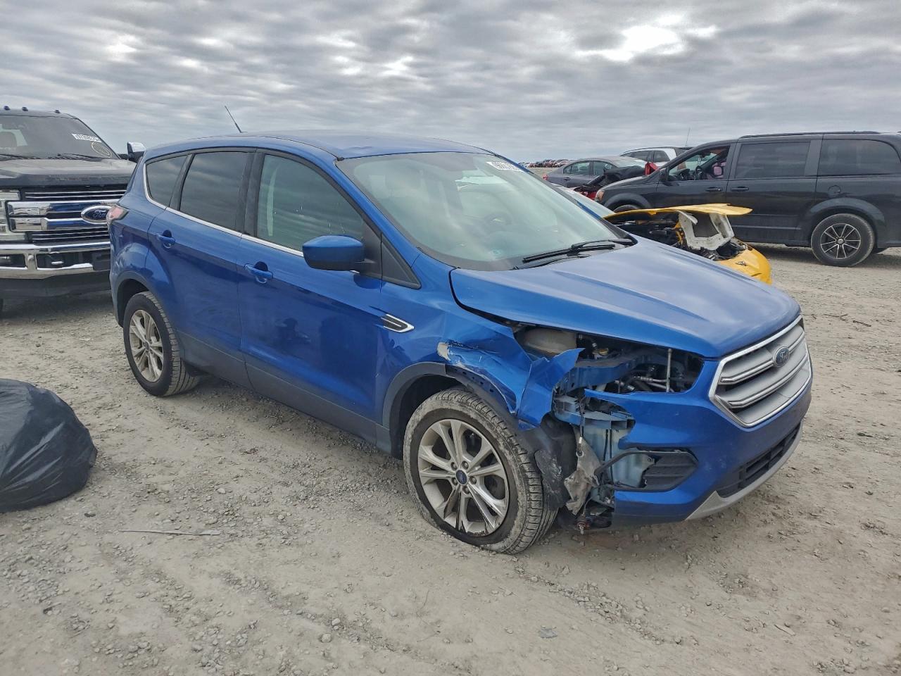2017 FORD ESCAPE SE photo 4