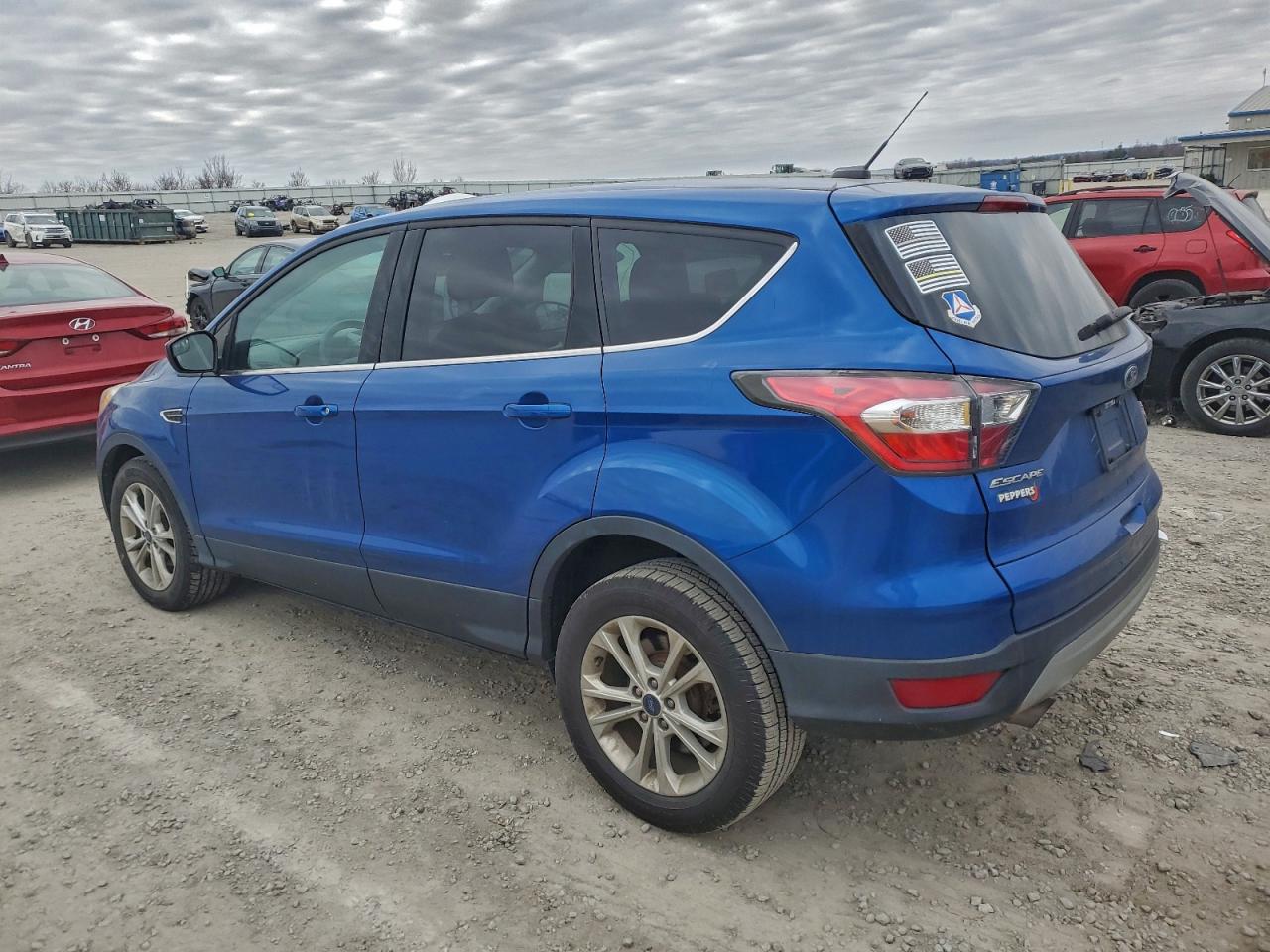 2017 FORD ESCAPE SE photo 2