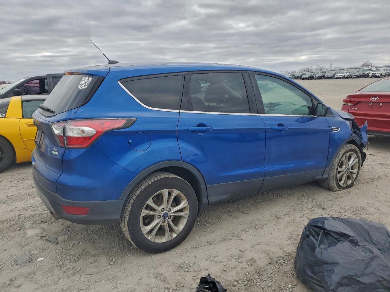2017 FORD ESCAPE SE photo 3