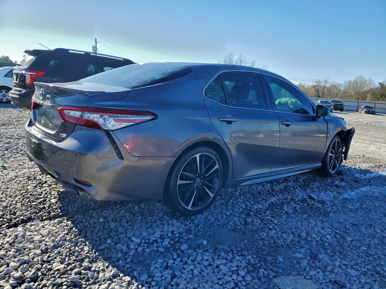 2018 TOYOTA CAMRY XSE photo 3