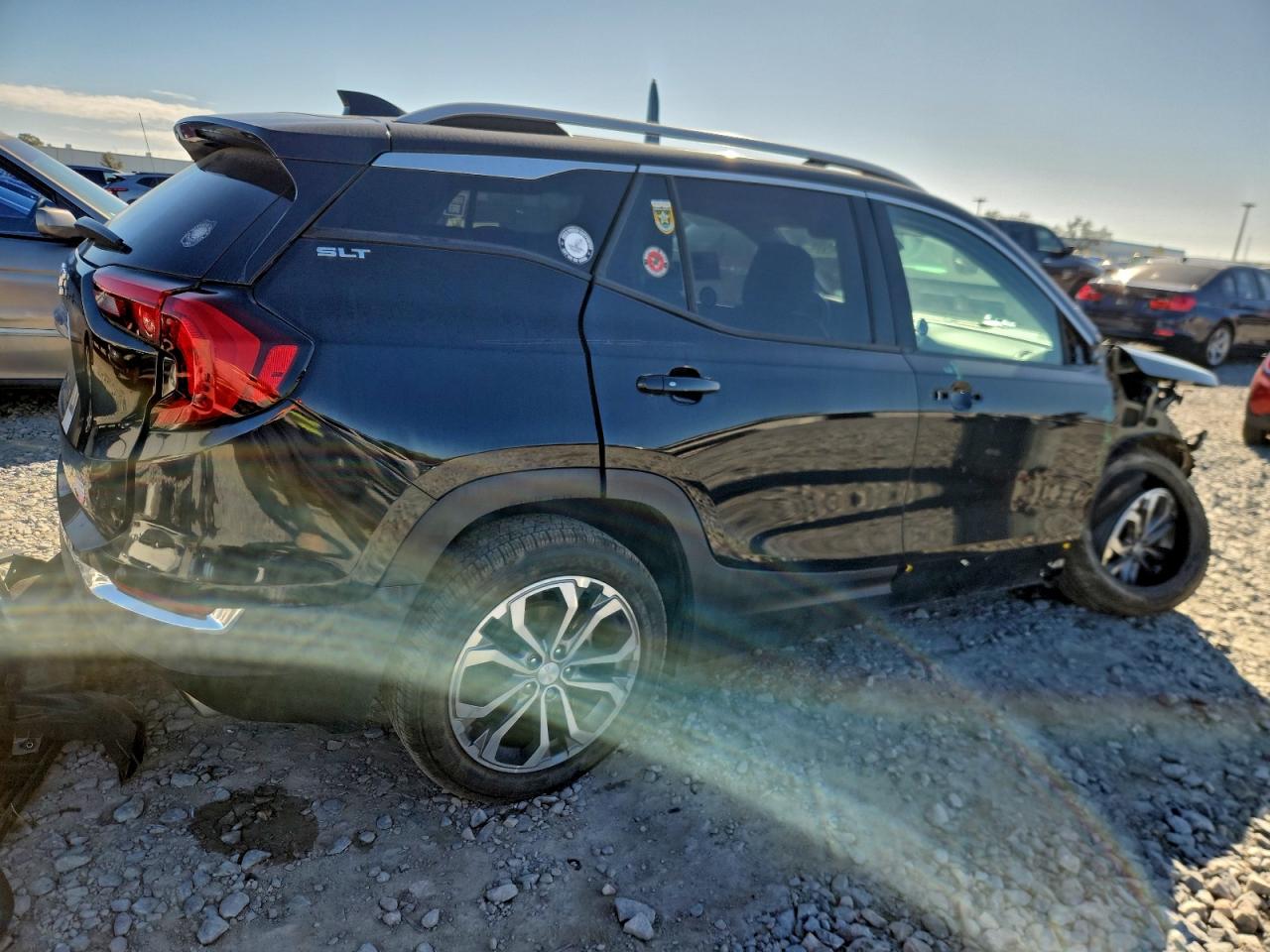 2018 GMC TERRAIN SLT photo 3
