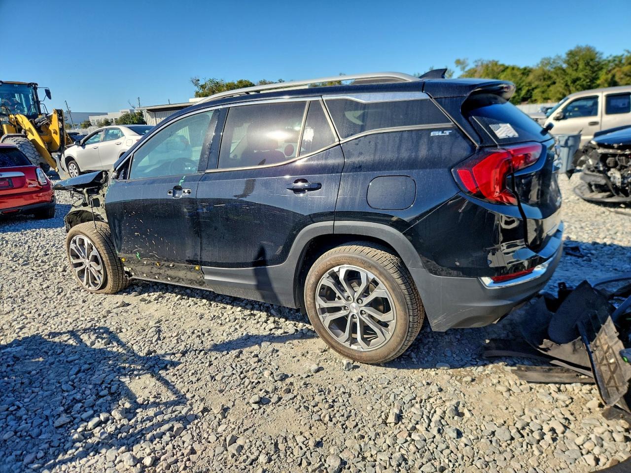 2018 GMC TERRAIN SLT photo 2