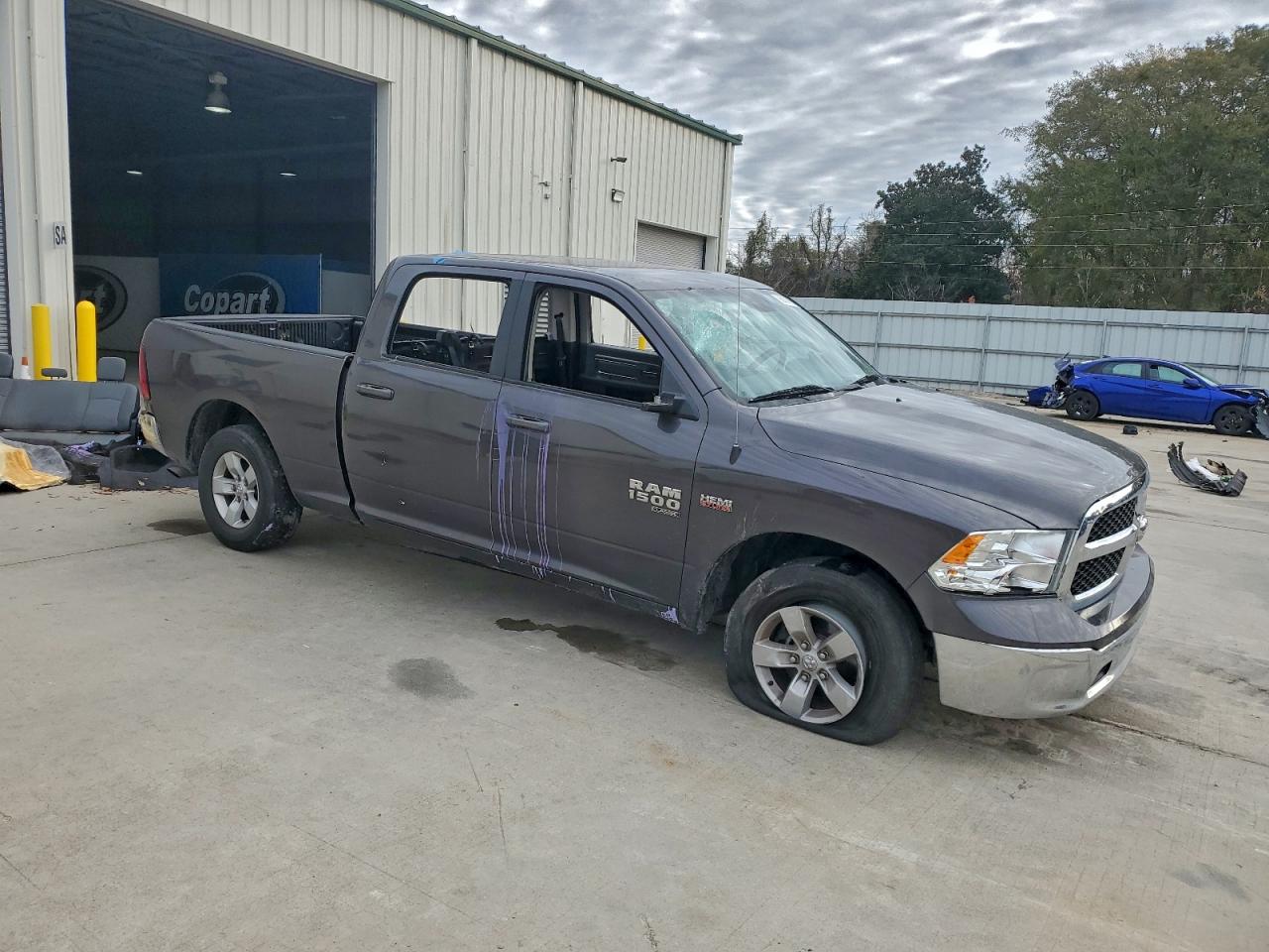 2021 RAM 1500 CLASSIC SLT photo 4