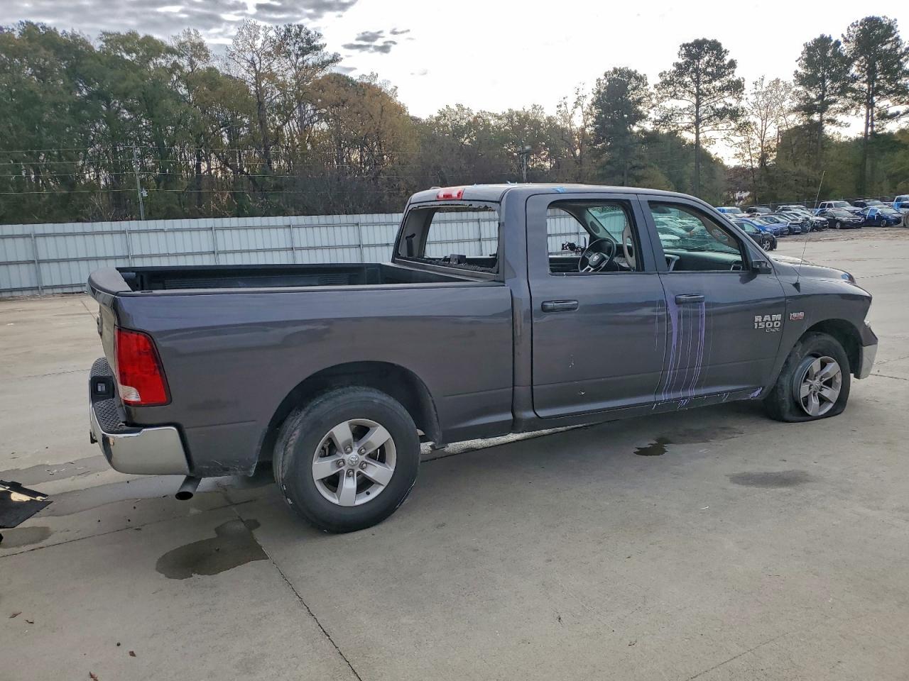 2021 RAM 1500 CLASSIC SLT photo 3