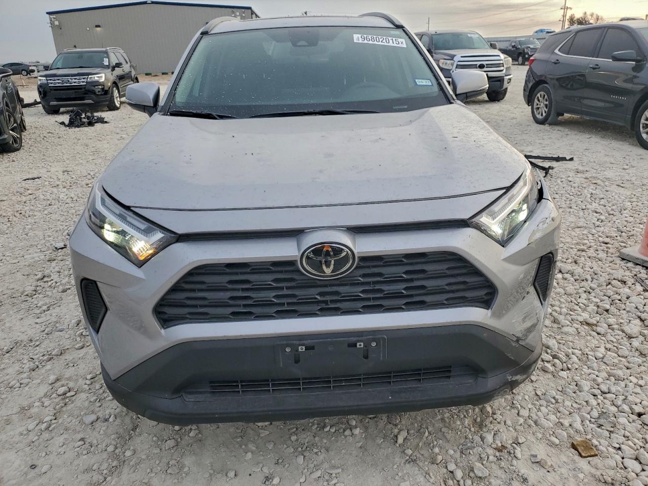 2025 TOYOTA RAV4 XLE photo 5