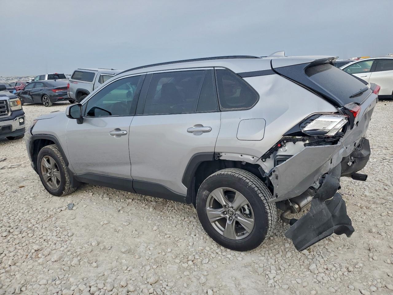 2025 TOYOTA RAV4 XLE photo 2