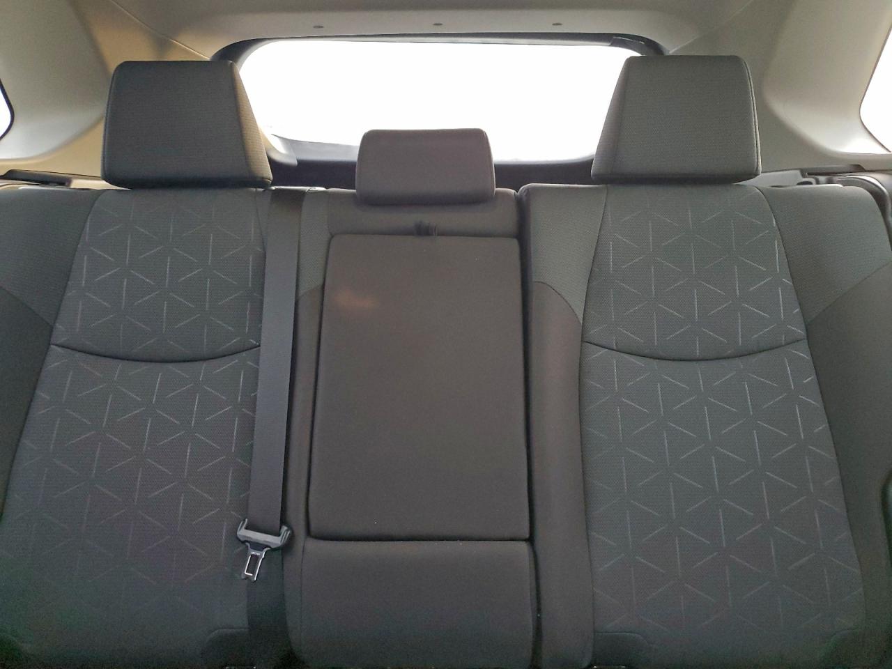 2025 TOYOTA RAV4 XLE photo 10