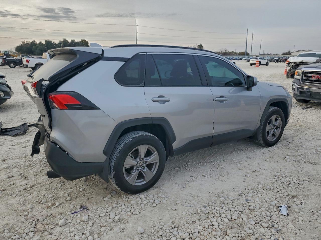 2025 TOYOTA RAV4 XLE photo 3