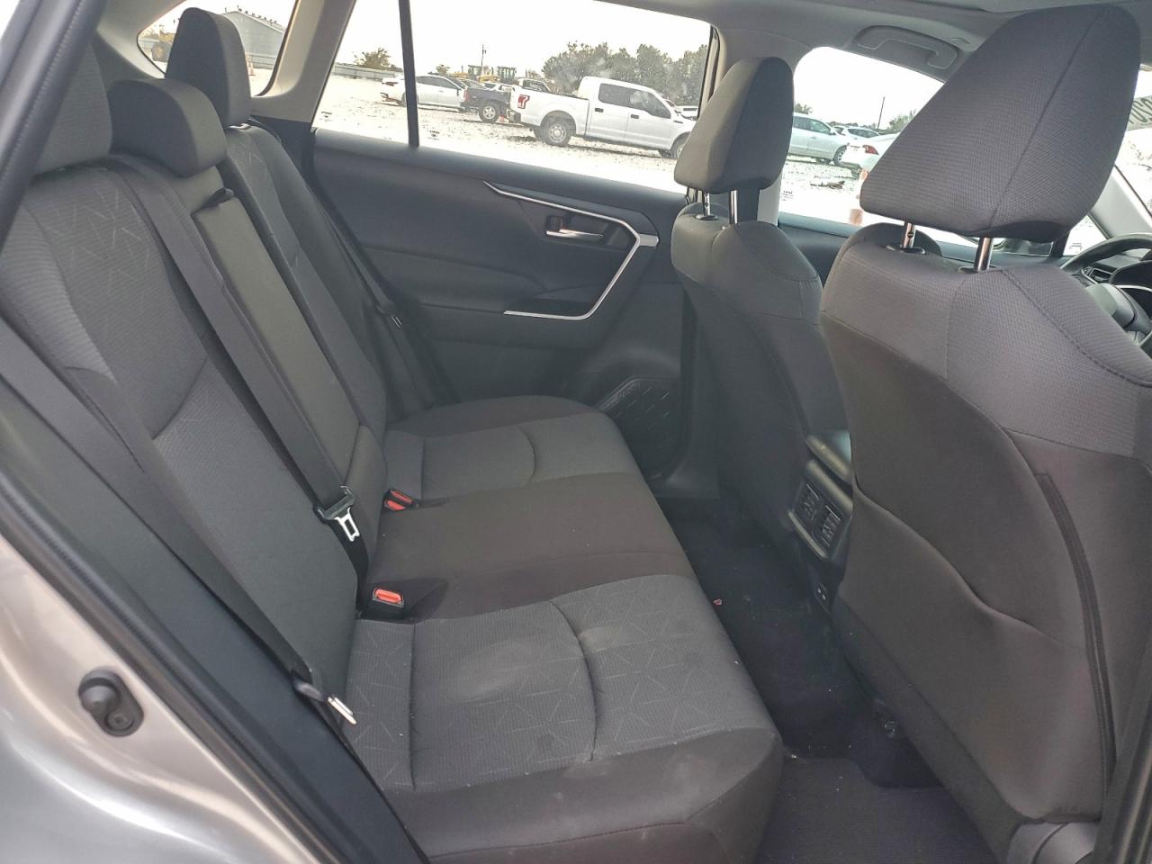 2025 TOYOTA RAV4 XLE photo 11