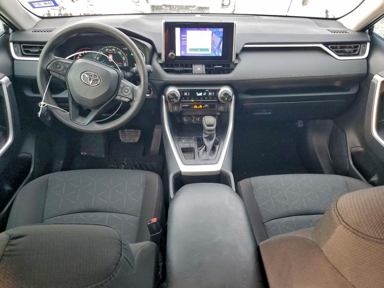 2025 TOYOTA RAV4 XLE photo 8