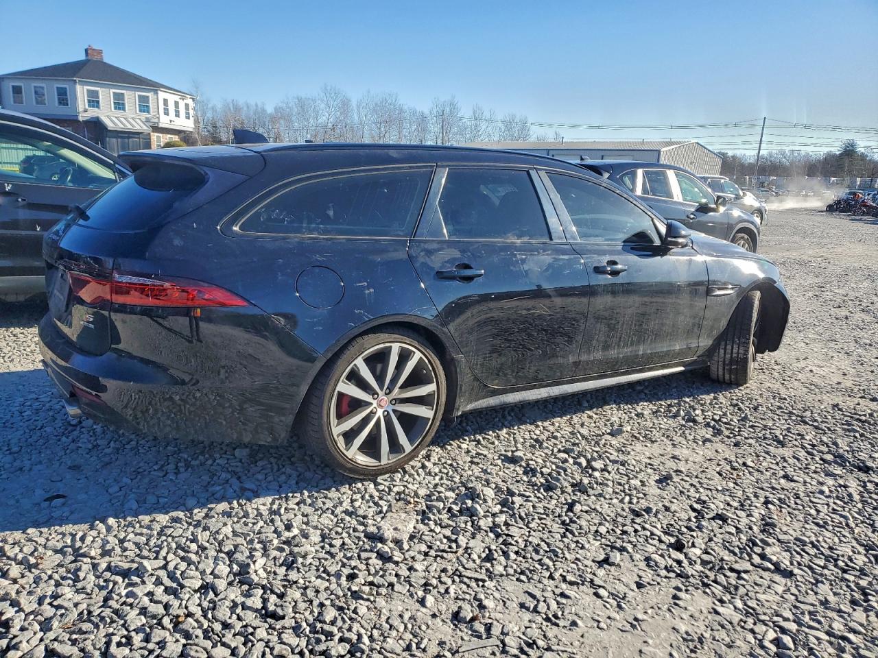 2018 JAGUAR XF S photo 3