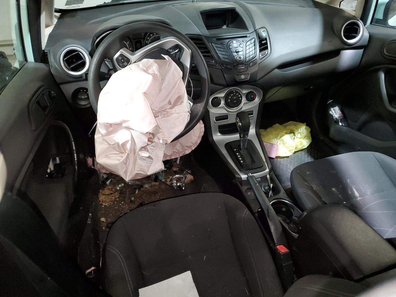 2019 FORD FIESTA SE photo 8