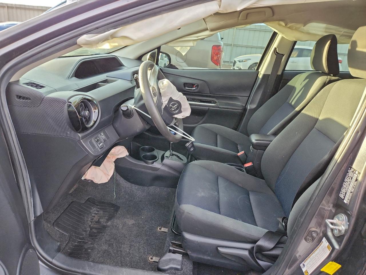 2015 TOYOTA PRIUS C photo 7