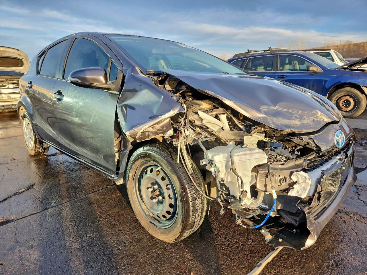2015 TOYOTA PRIUS C photo 4