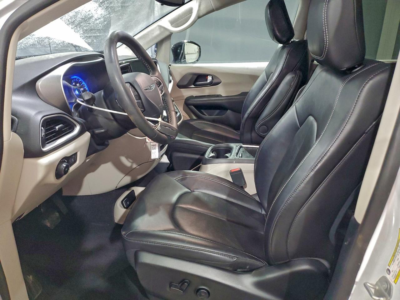 2024 CHRYSLER PACIFICA TOURING L photo 7