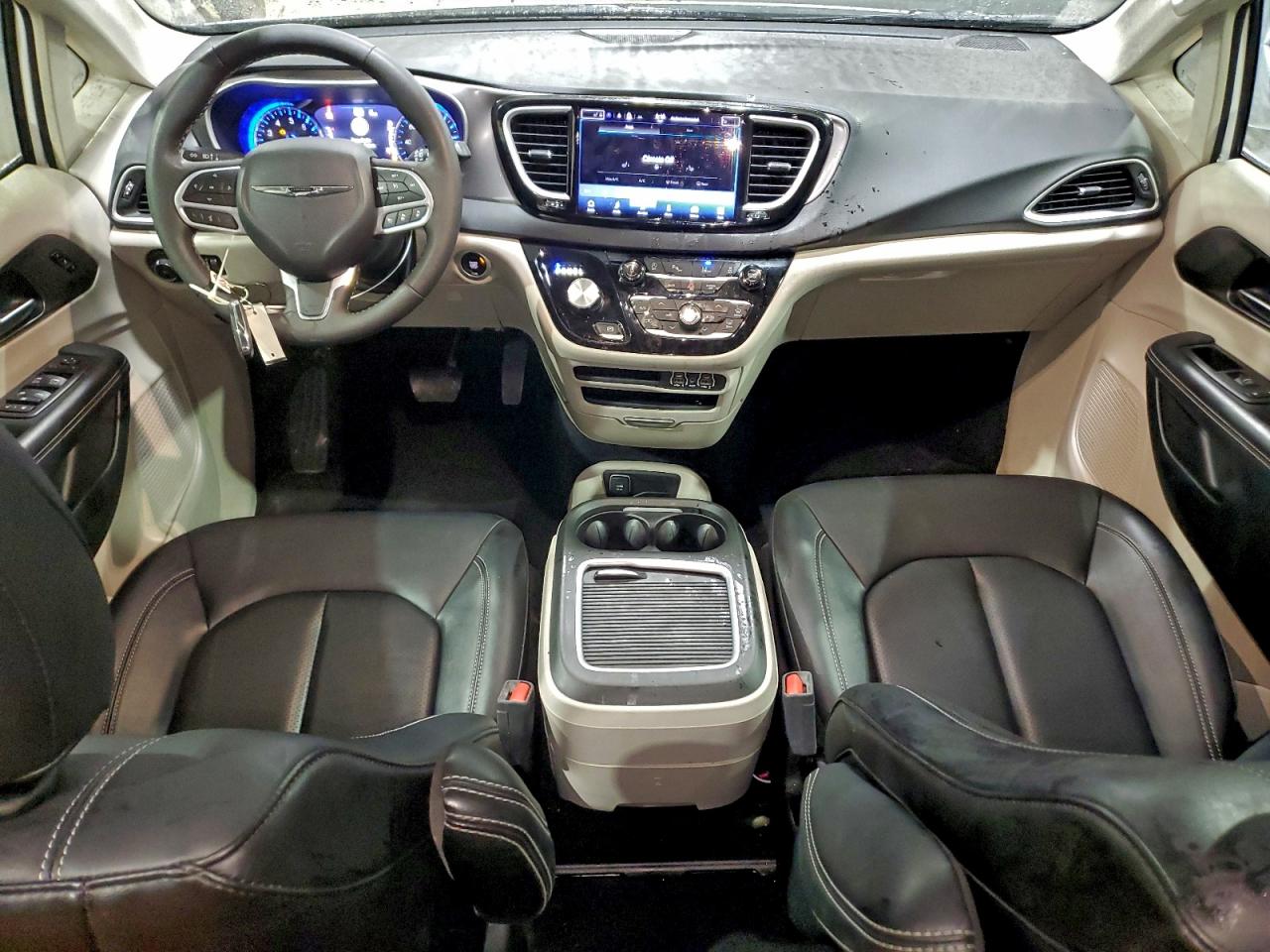 2024 CHRYSLER PACIFICA TOURING L photo 8