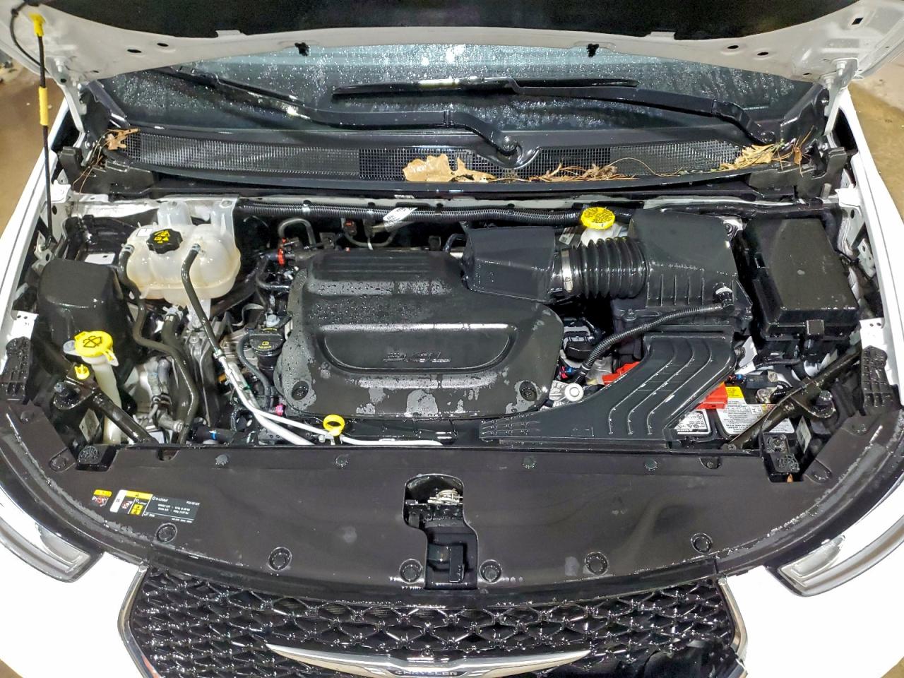 2024 CHRYSLER PACIFICA TOURING L photo 12