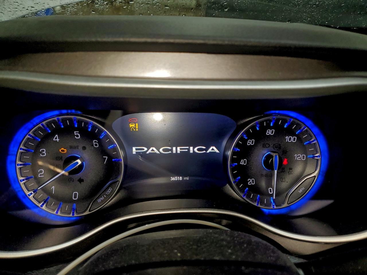 2024 CHRYSLER PACIFICA TOURING L photo 9