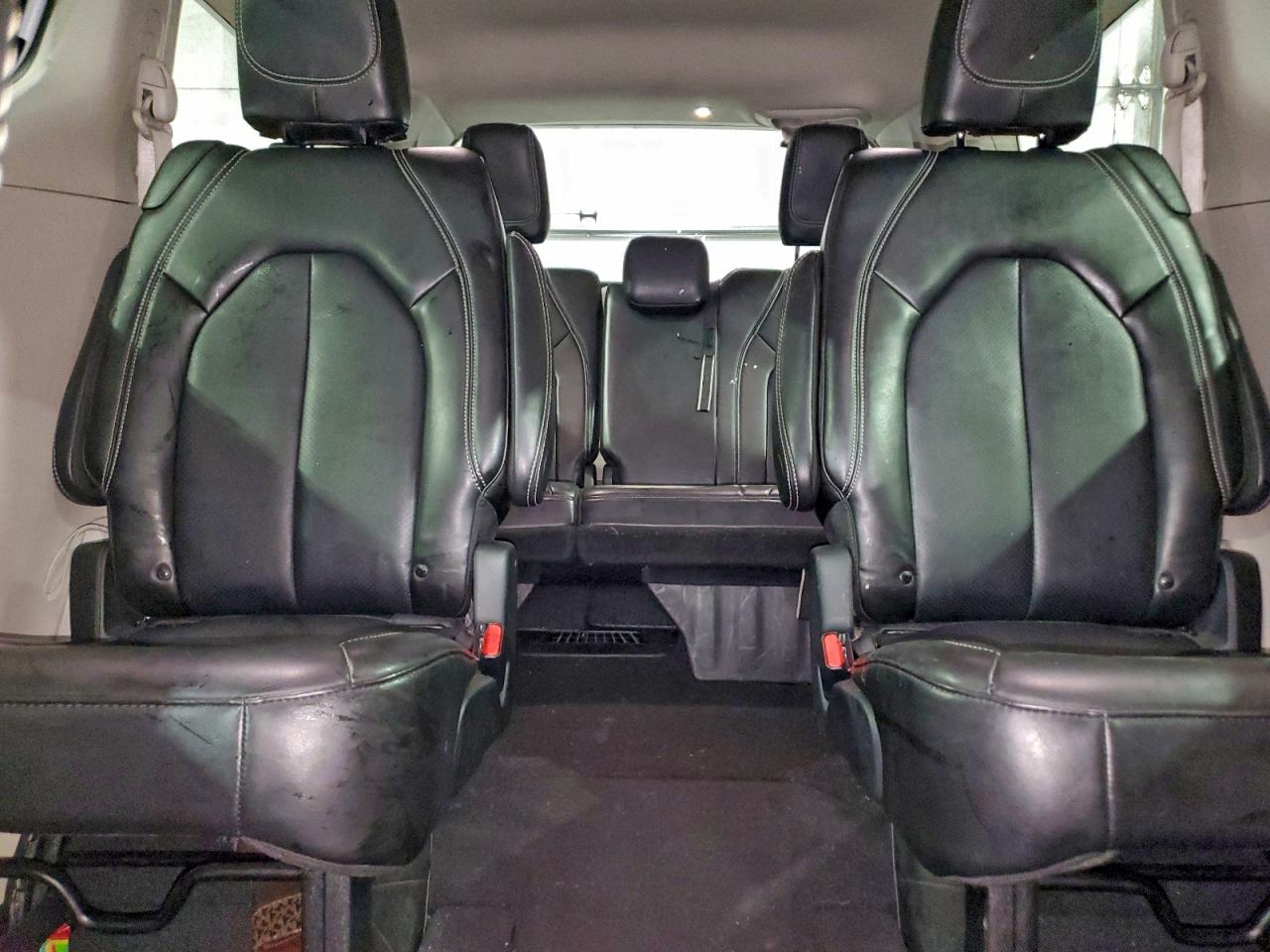 2024 CHRYSLER PACIFICA TOURING L photo 10