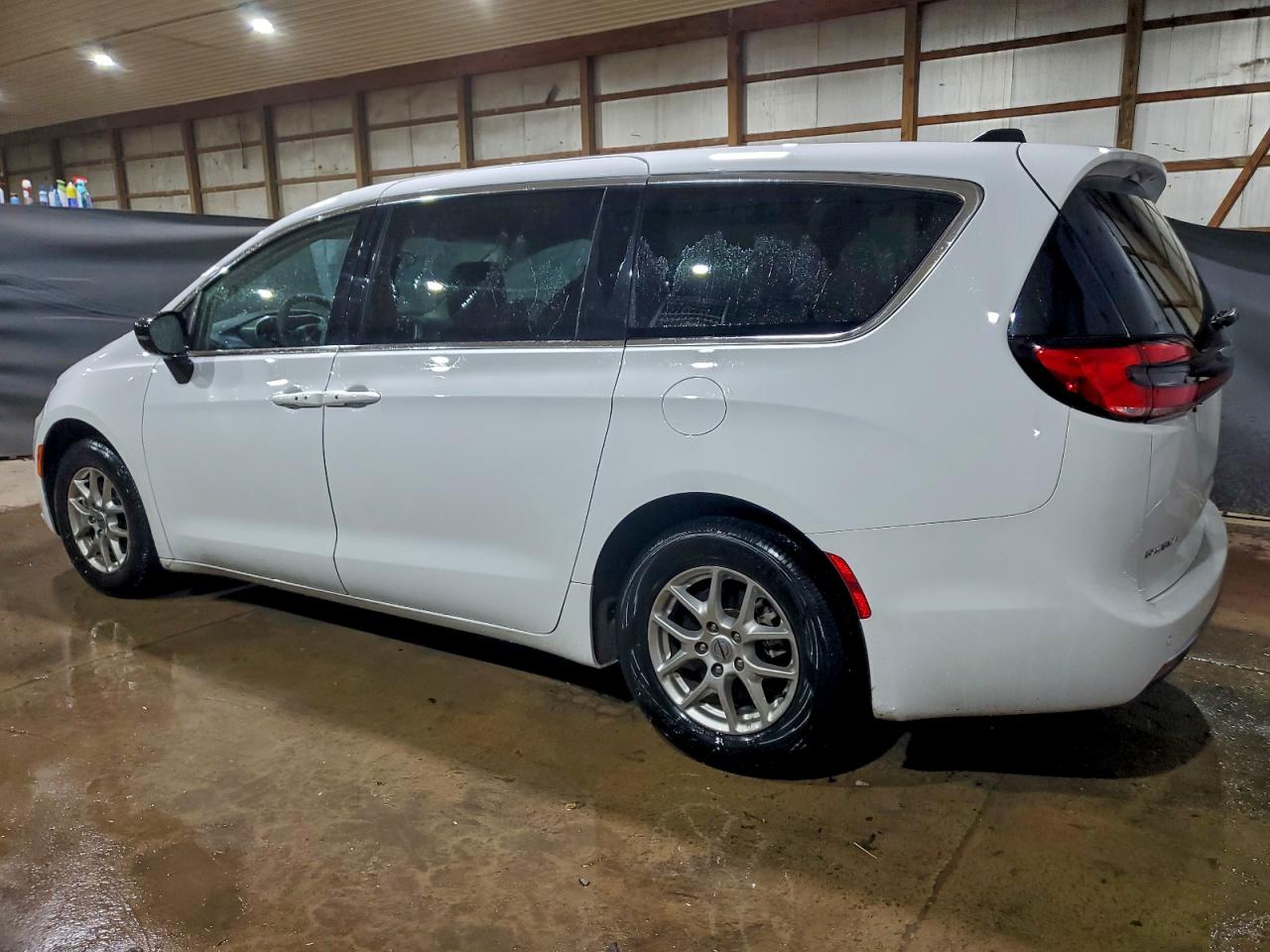 2024 CHRYSLER PACIFICA TOURING L photo 2