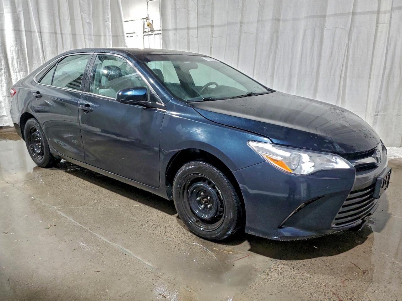 2015 TOYOTA CAMRY LE photo 4