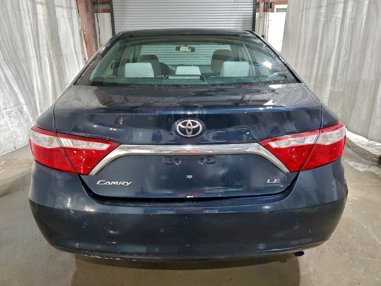 2015 TOYOTA CAMRY LE photo 6