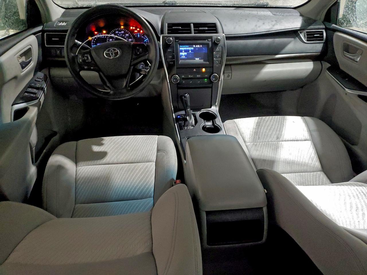 2015 TOYOTA CAMRY LE photo 8