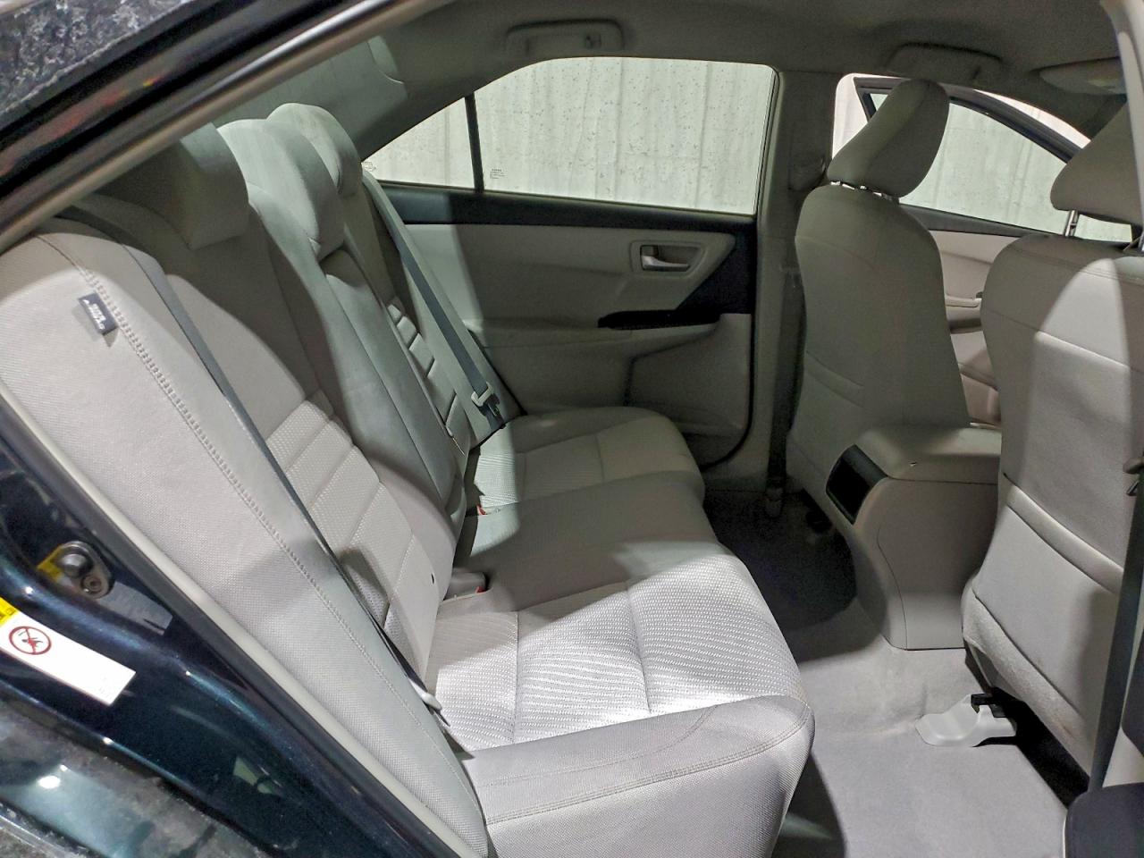 2015 TOYOTA CAMRY LE photo 10