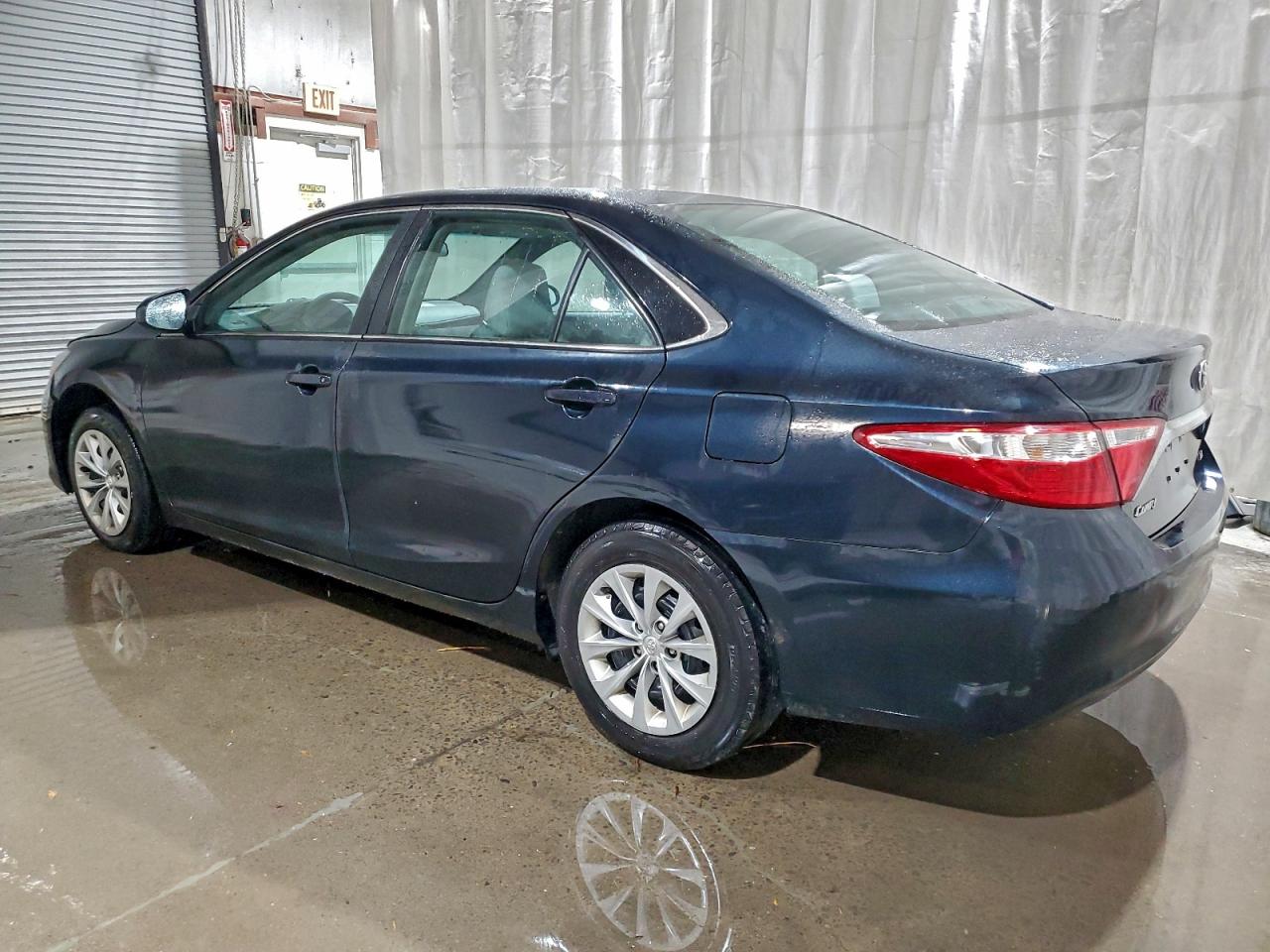 2015 TOYOTA CAMRY LE photo 2