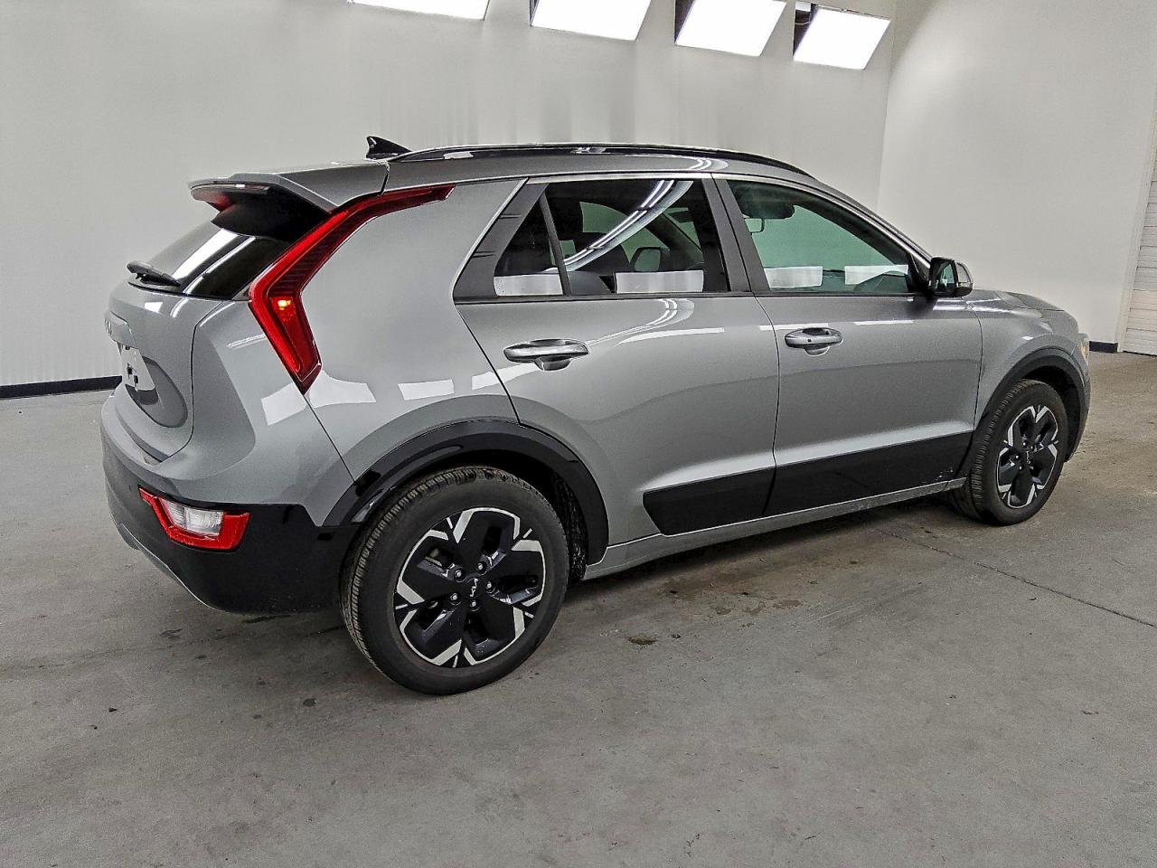 2023 KIA NIRO WIND photo 3