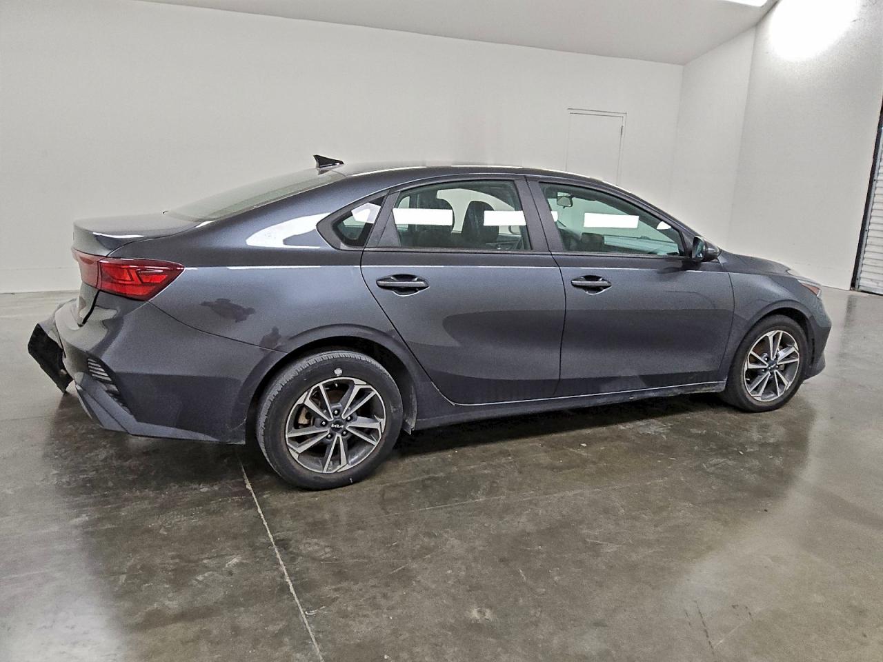 2023 KIA FORTE LX photo 3