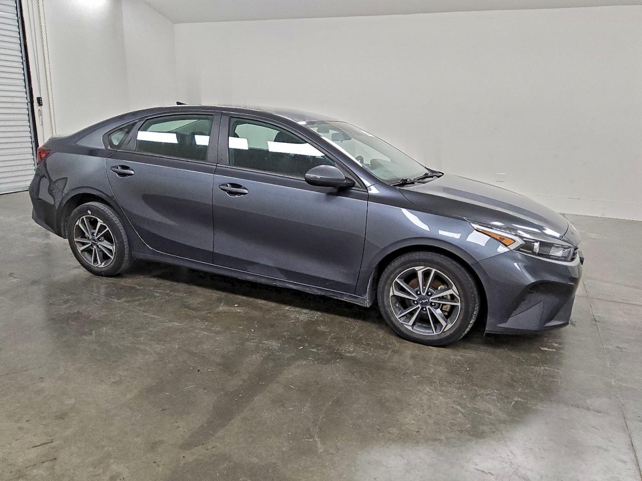 2023 KIA FORTE LX photo 4