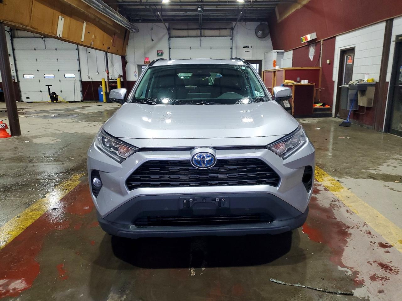 2021 TOYOTA RAV4 XLE photo 5