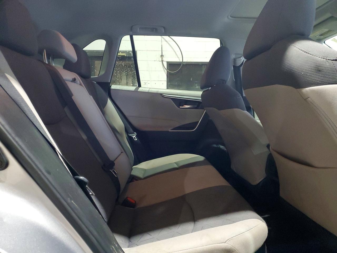 2021 TOYOTA RAV4 XLE photo 11