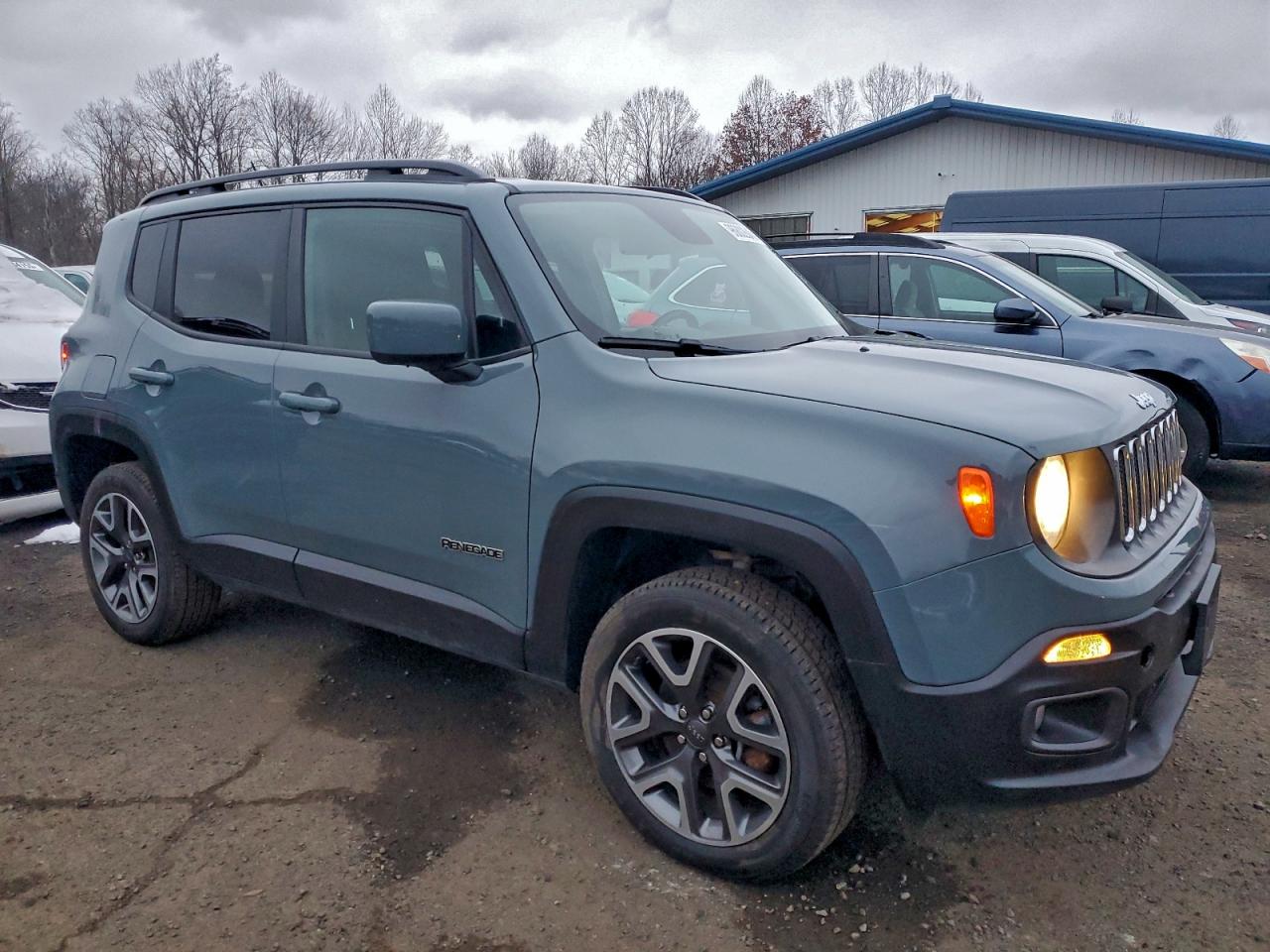 2017 JEEP RENEGADE LATITUDE photo 4