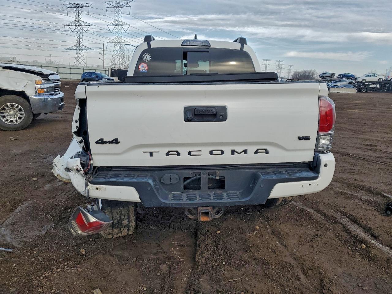 2017 TOYOTA TACOMA DOUBLE CAB photo 6
