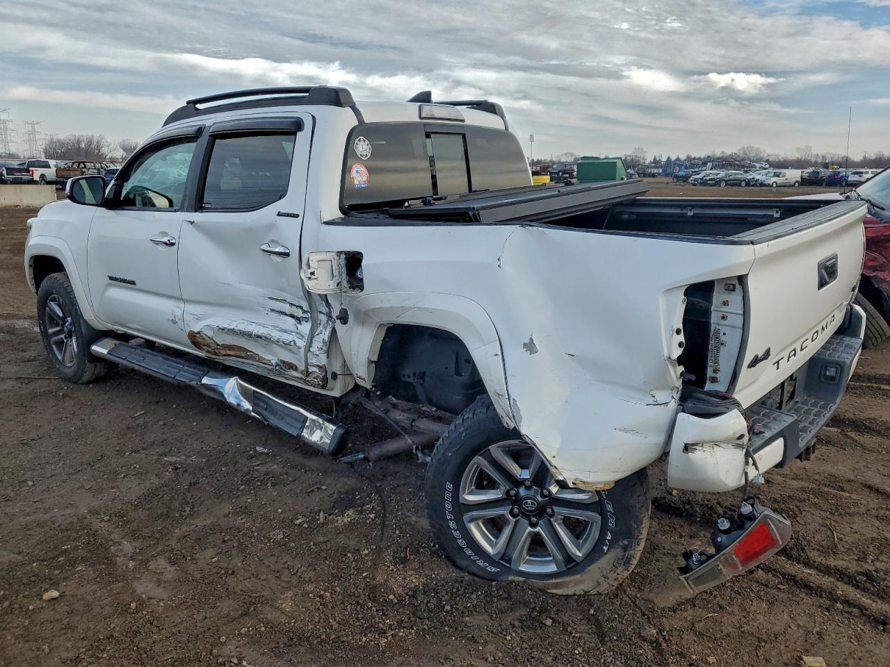 2017 TOYOTA TACOMA DOUBLE CAB photo 2