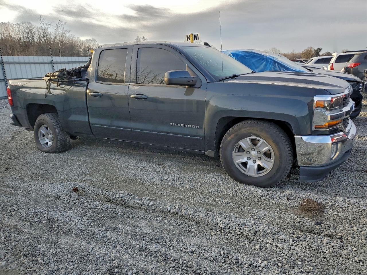 2017 CHEVROLET SILVERADO K1500 LT photo 4