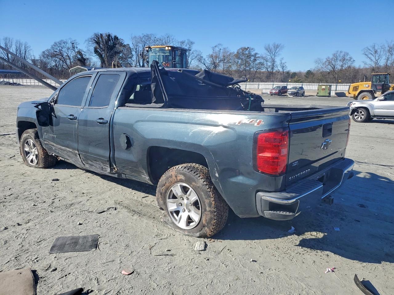2017 CHEVROLET SILVERADO K1500 LT photo 2