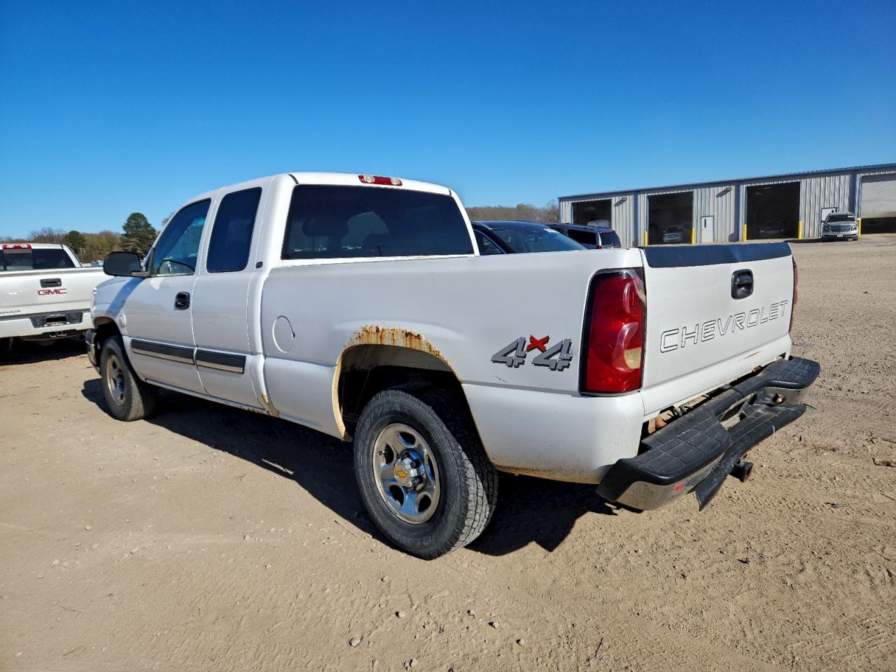2004 CHEVROLET SILVERADO K1500 photo 2