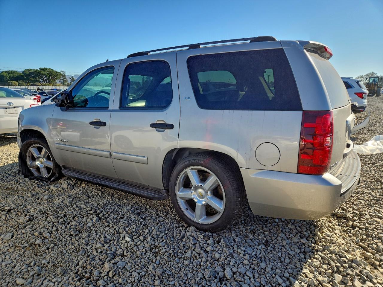 2007 CHEVROLET TAHOE C1500 photo 2