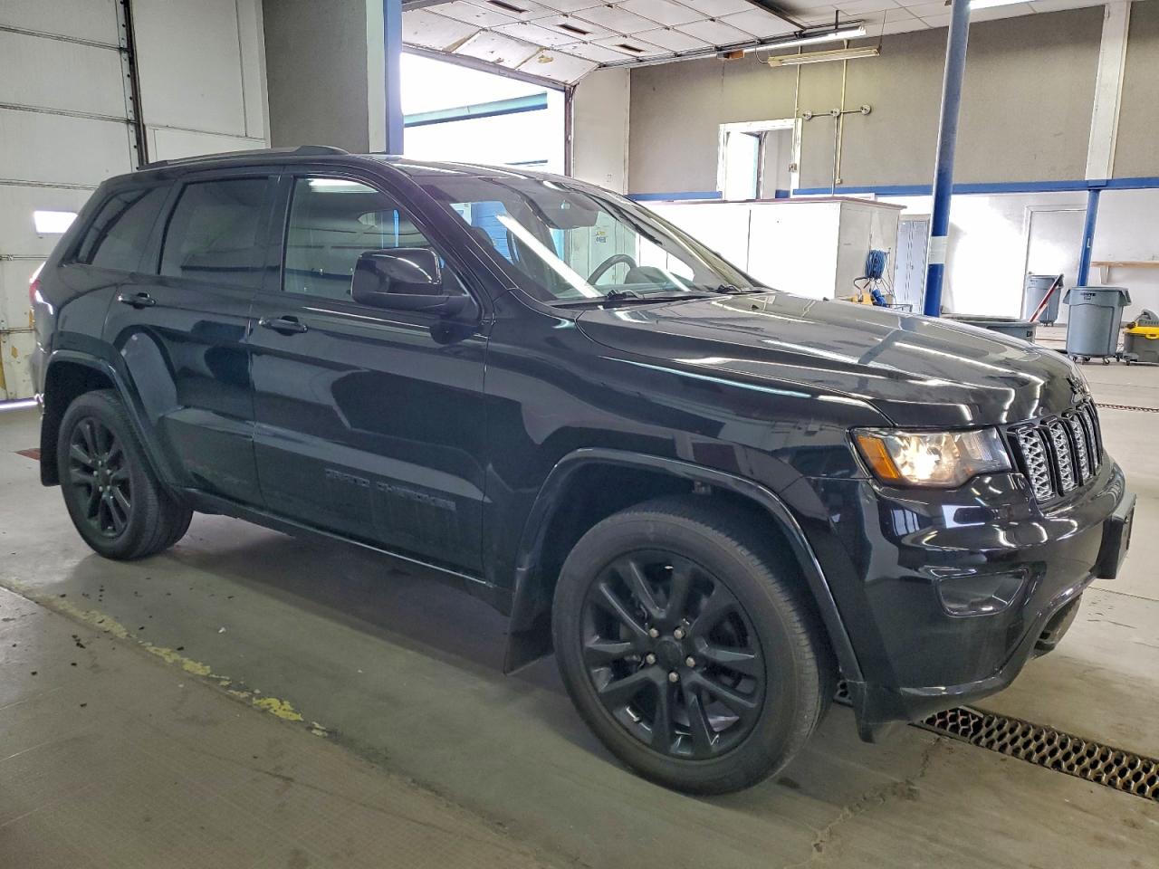 2020 JEEP GRAND CHEROKEE LAREDO photo 4