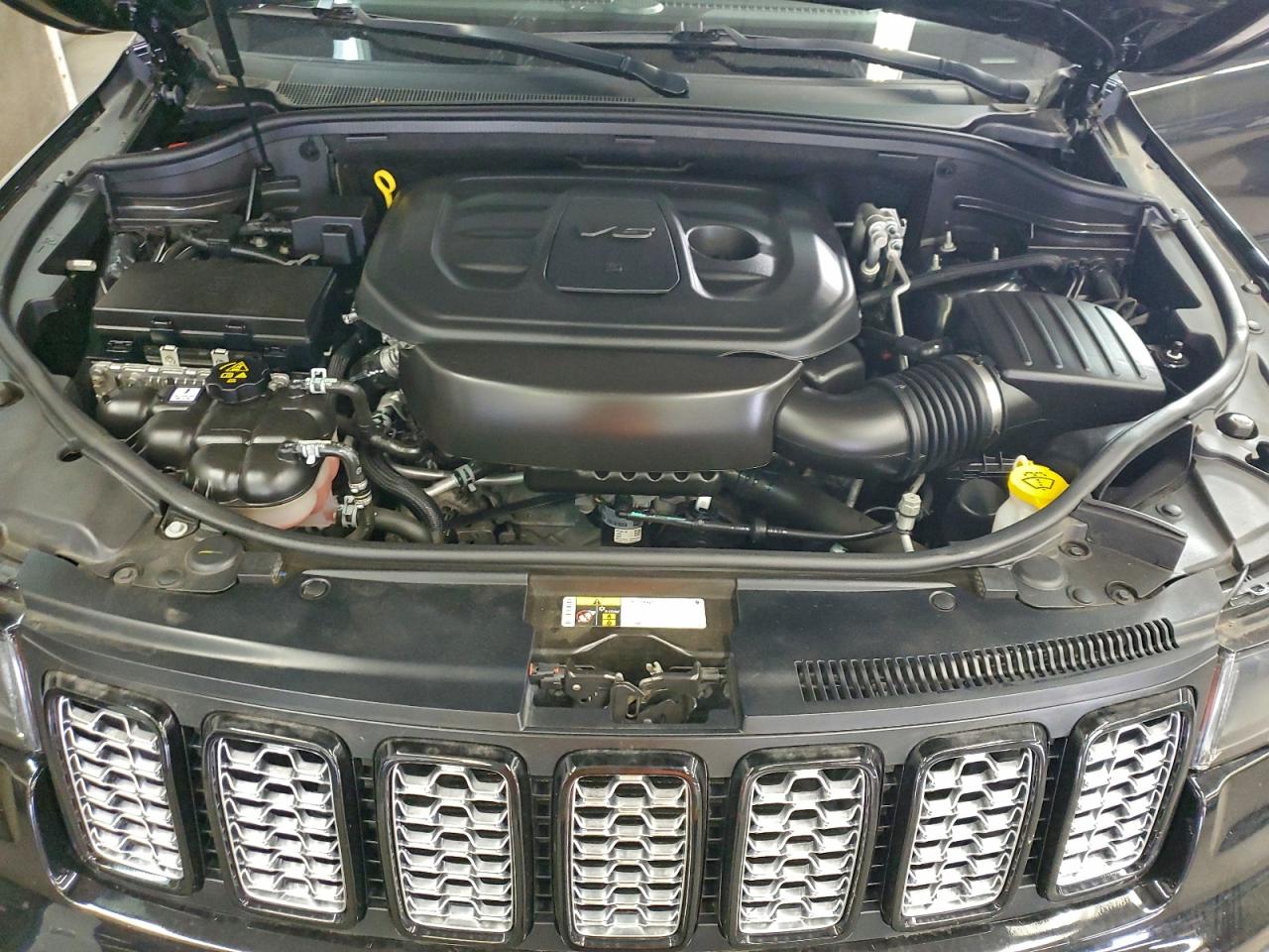 2020 JEEP GRAND CHEROKEE LAREDO photo 12