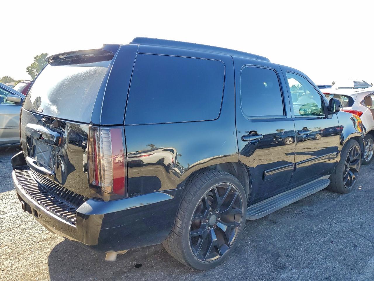 2013 CHEVROLET TAHOE C1500 LT photo 3
