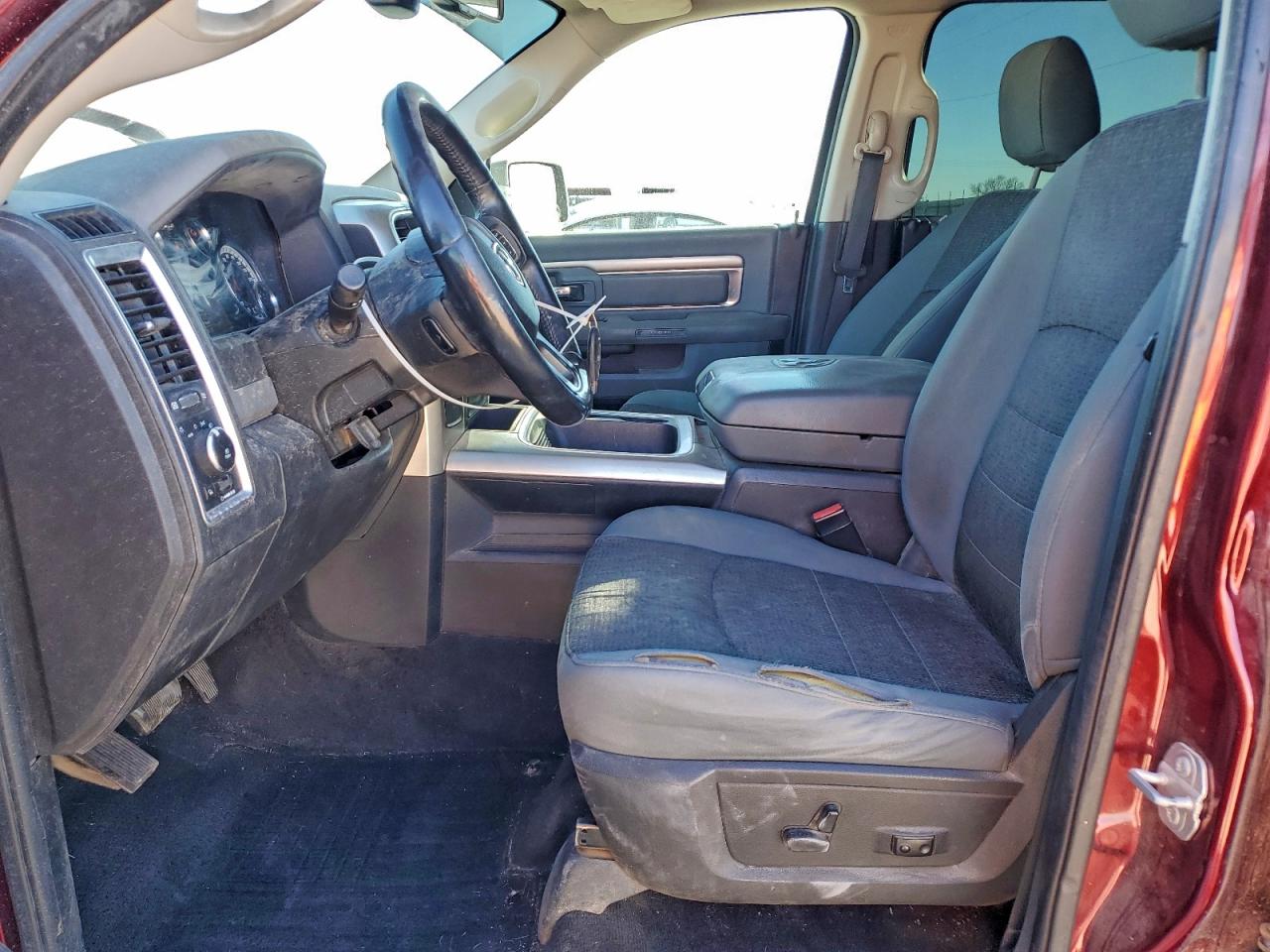 2017 RAM 1500 SLT photo 7