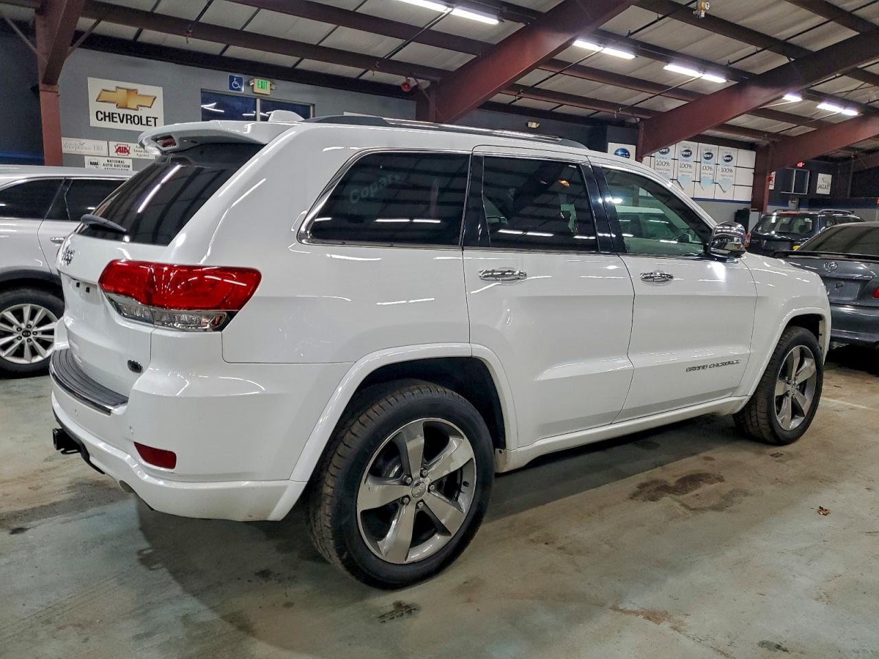 2015 JEEP GRAND CHEROKEE OVERLAND photo 3